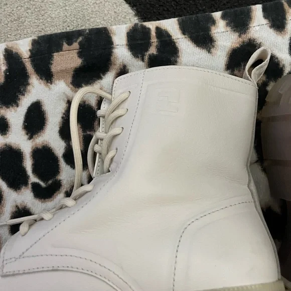 Worn 2x Fendi combat boots. Size 38 - Picture 6 of 6